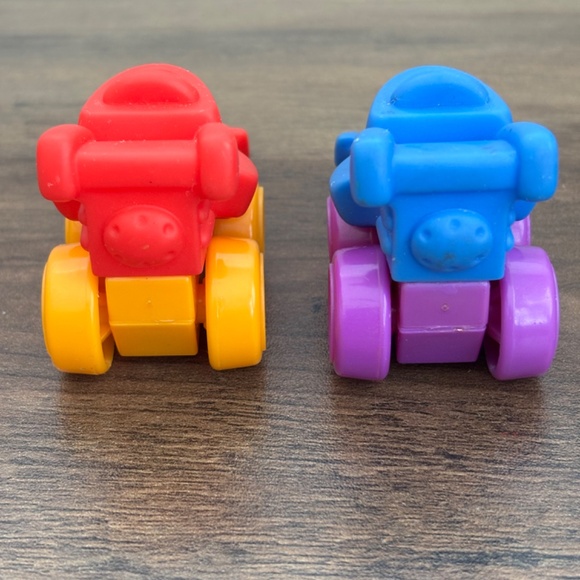 Vintage 2005 Hasbro Tonka Lot Chuck & Friends Plastic Sports Race Cars Red Blue - Picture 3 of 10